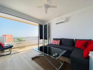 Część wypoczynkowa w obiekcie Luminoso ático con vistas al mar en Torremolinos