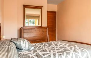 A bed or beds in a room at Lovely Home In Sant Cebrià De Vallalta