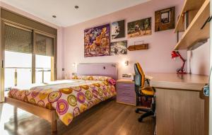 A bed or beds in a room at Lovely Home In Sant Cebrià De Vallalta