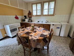 Η κουζίνα ή μικρή κουζίνα στο Les tuileries +13 φωτογραφίες