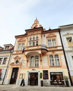The building in which a szállodákat is located