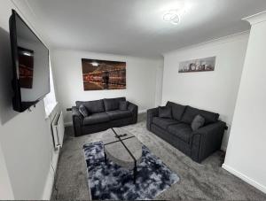 Χώρος καθιστικού στο The Modern Balcony Apartment - 2 Bed 1 Bath Private Parking