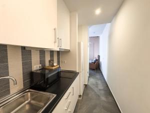Kuchyň nebo kuchyňský kout v ubytování Historic Suites 21
