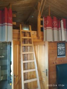 Katil dua tingkat atau katil-katil dua tingkat dalam bilik di CHALET porte PILAT