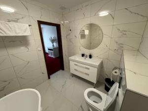Vannituba majutusasutuses Hotel Sebastian u Hoffera