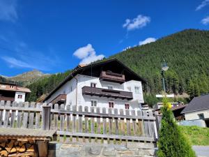 Splošen pogled na gorovje oz. razgled na gore, ki ga ponuja apartma