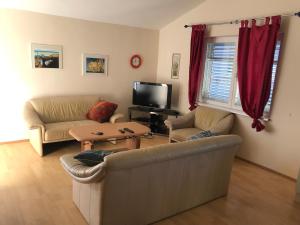 TV a/nebo společenská místnost v ubytování Apartment Pero