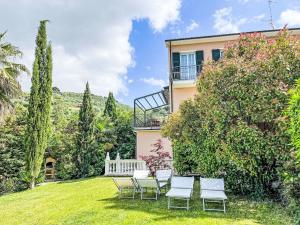 Κήπος έξω από το Apartment Il Risveglio-3 by Interhome