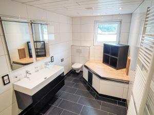 Ένα μπάνιο στο Apartment Bella Monte-5 by Interhome