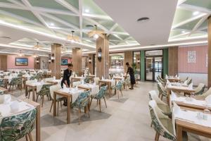 Εστιατόριο ή άλλο μέρος για φαγητό στο Hotel Riu Karamboa - Adults Only - All Inclusive