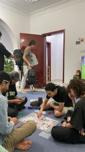 Oaspeți care stau la Basil Hostel