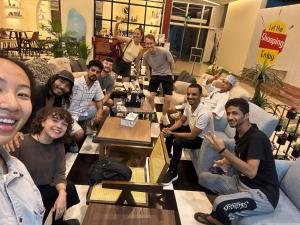Oaspeți care stau la Basil Hostel