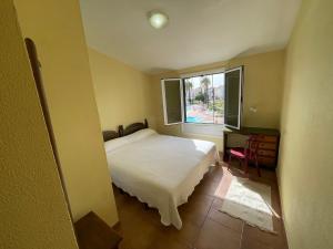 a bedroom with a white bed and a window at Caserío Garden in San Bartolomé de Tirajana +21 photos