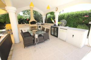 Køkken eller tekøkken på Villa with fabulous Barbeque House