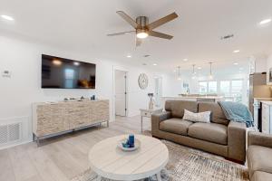 a living room with a couch and a table at Bahia Beauty - 3rd Floor in Navarre