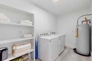 a white laundry room with a washer and dryer at Bahia Beauty - 3rd Floor in Navarre +18 photos