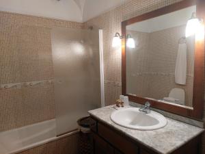 Koupelna v ubytování Apartamentos San Salvador Parking Gratis AT-BA-00338 + 54 fotografií