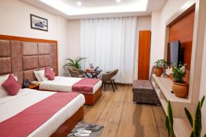 Postel nebo postele na pokoji v ubytování Hotel Sagar Residency - Best Mountain View Hotel in Palampur
