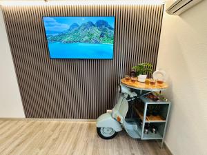 a scooter parked in a room with a table at El Rincón de San Miguel in Zaragoza