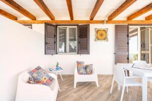 A seating area at Appartamento Turistico L'ulivo