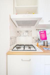 A kitchen or kitchenette at Appartamento Turistico L'ulivo