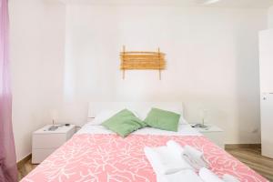A bed or beds in a room at Appartamento Turistico L'ulivo