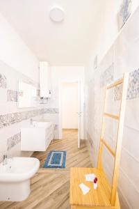 A bathroom at Appartamento Turistico L'ulivo