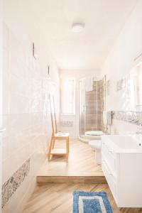 A bathroom at Appartamento Turistico L'ulivo