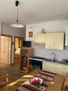 A kitchen or kitchenette at Casa Martello