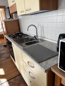 A kitchen or kitchenette at Casa Martello