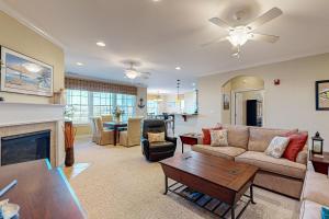 Posezení v ubytování Bayside Resort --- 38415 Boxwood Terrace, Unit #302B