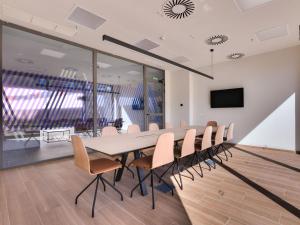 a conference room with a long table and chairs at Livensa Living Studios Madrid Alcobendas in Alcobendas