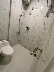 Koupelna v ubytování Resong Hotel