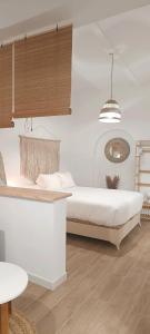 En eller flere senge i et værelse på Casa Medina + 14 billeder