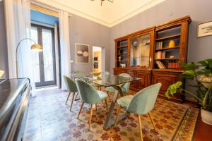 a dining room with a glass table and chairs at La Dimora degli Attori in Catania