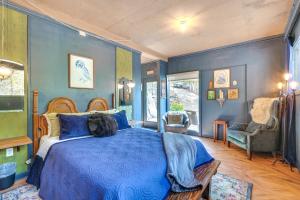 Ένα ή περισσότερα κρεβάτια σε δωμάτιο στο Community Perks Cozy Hideaway Near Beaver Lake