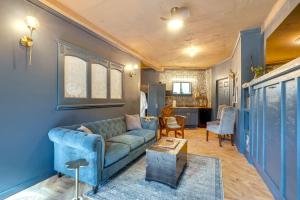 Χώρος καθιστικού στο Community Perks Cozy Hideaway Near Beaver Lake