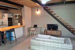 TV a/nebo společenská místnost v ubytování Maison créole Marguerite Rose