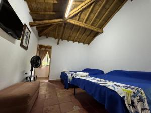 Postel nebo postele na pokoji v ubytování Finca Hotel San Cristobal Quindio