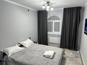 Ένα ή περισσότερα κρεβάτια σε δωμάτιο στο Shetel +5 φωτογραφίες