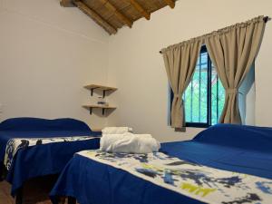 Postel nebo postele na pokoji v ubytování Finca Hotel San Cristobal Quindio