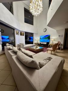 a large couch in a living room with a tv at Fabulous Palm View in Dubai