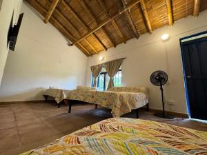 Postel nebo postele na pokoji v ubytování Finca Hotel San Cristobal Quindio