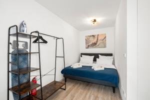 a bedroom with a bed and a book shelf at Nexstay Studio mit Terrasse & Parkplatz für 4 in Neumarkt in der Oberpfalz