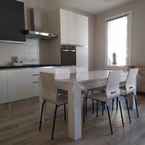 Kuchyň nebo kuchyňský kout v ubytování Appartamento Lonigo centro