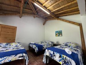 Postel nebo postele na pokoji v ubytování Finca Hotel San Cristobal Quindio