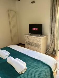 A television and/or entertainment centre at Like Home XX Settembre
