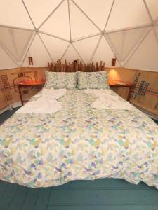 Postel nebo postele na pokoji v ubytování Allegro Eco Glamping