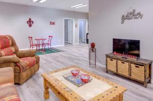 Χώρος καθιστικού στο Downtown Del Norte Getaway Near Penitente Canyon!