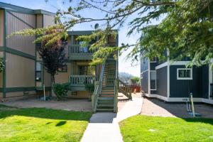 een huis met een trap ervoor bij Lakeview Condo - Lakefront Complex, Lake Views, Heated Pool in Big Bear Lake